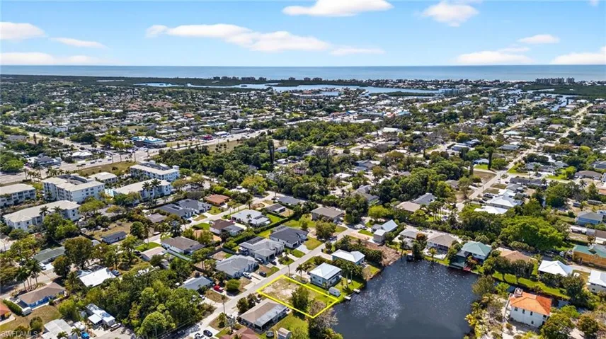 Close proximity to several of Bonita Springs’ top-rated chef-owned restaurants such as C-Level, Petar’s, and A Table Apart, as well as boating clubs like Bay Water Boat Club, offering a convenient no-maintenance boating lifestyle.