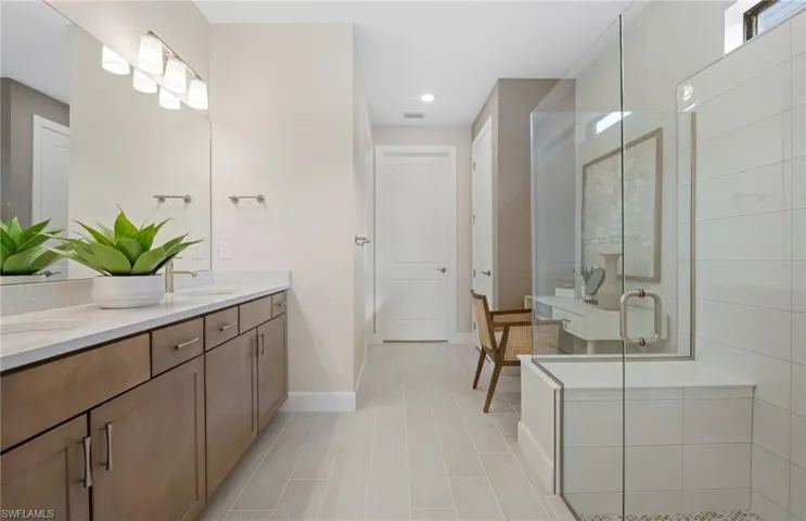Dual sinks - Photos are from a model home and are for illustration purposes only.