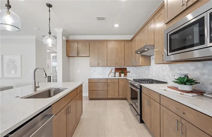 Photos are from a model home and are for illustration purposes only.