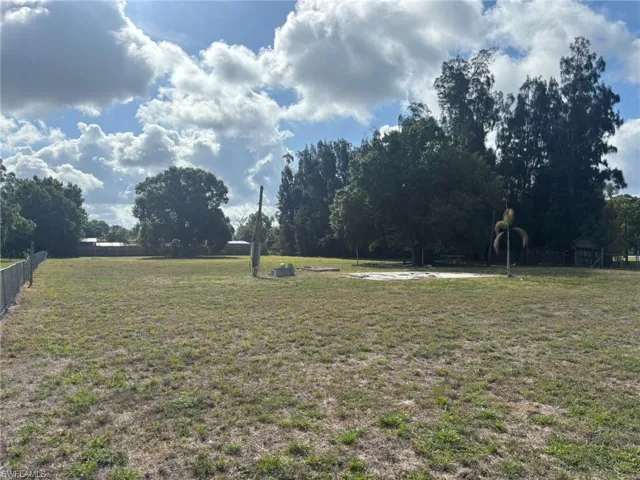 7949 Mcdaniel Dr, North Fort Myers, Florida 33917