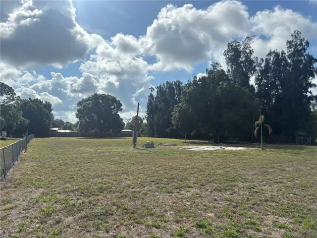7949 Mcdaniel Dr, North Fort Myers, Florida 33917