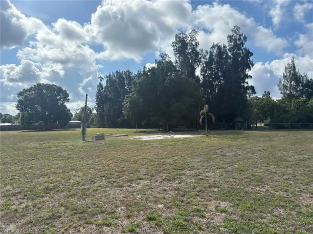 7949 Mcdaniel Dr, North Fort Myers, Florida 33917