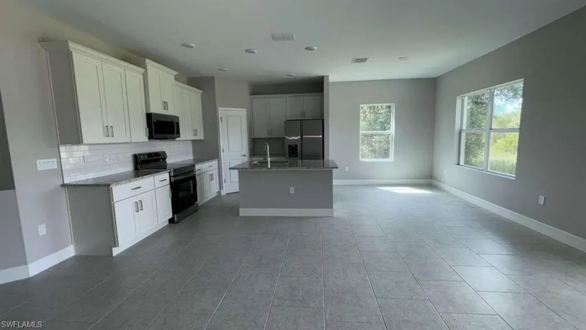 460 Westchester Dr, Lehigh Acres, Florida 33972