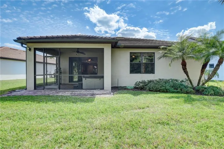 Extended Lanai- Large backyard