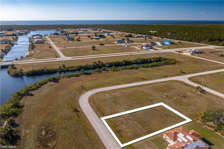 3923 NW 39th LN, CAPE CORAL FL 33993