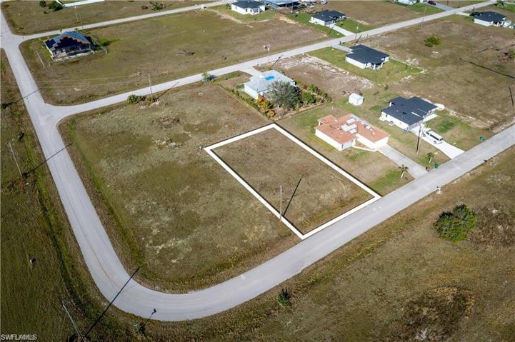 3923 NW 39th LN, CAPE CORAL FL 33993