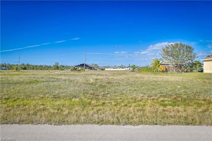 3923 NW 39th LN, CAPE CORAL FL 33993
