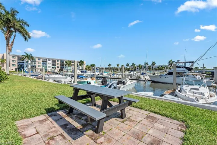 807 River Point Dr # 105d, Naples, Florida 34102