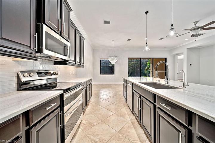 7842 Bucks Run DR, NAPLES FL 34120