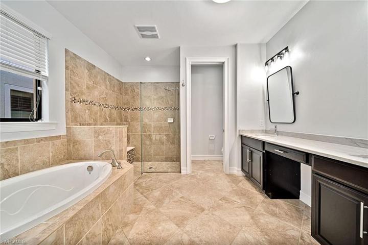 7842 Bucks Run DR, NAPLES FL 34120