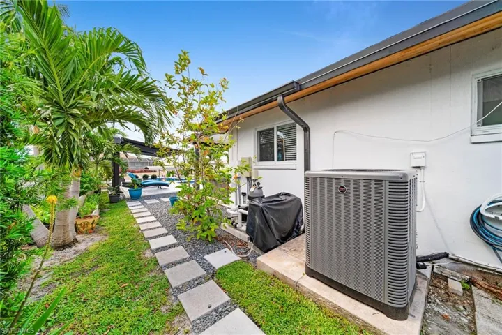 View of yard with cooling unit