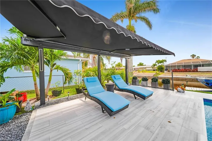 Deck with fence