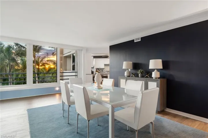 Excellent split bedroom floor plan with 2 bedrooms plus a den that could easily be converted into a 3rd bedroom (already offers en-suite access to a full bath!)