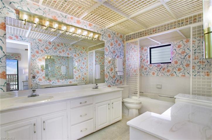 Large Primary Bathroom with double sinks, a bathtub and a separate shower on the other side of the Bathroom!