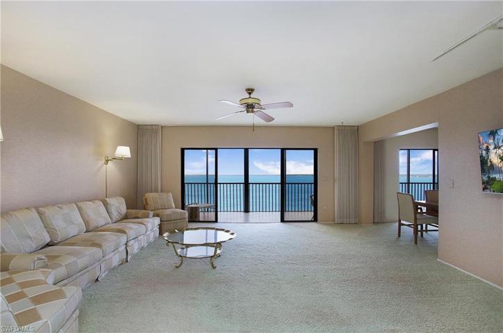 The large Living Room is a blank canvas!