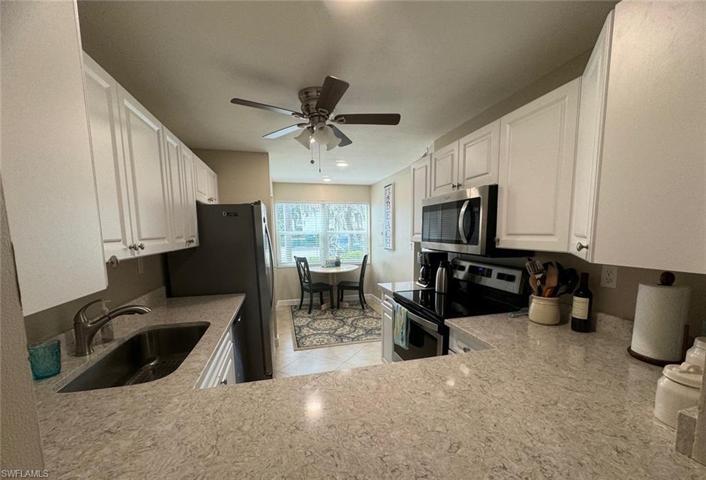 1056 Forest Lakes DR # 102, NAPLES FL 34105