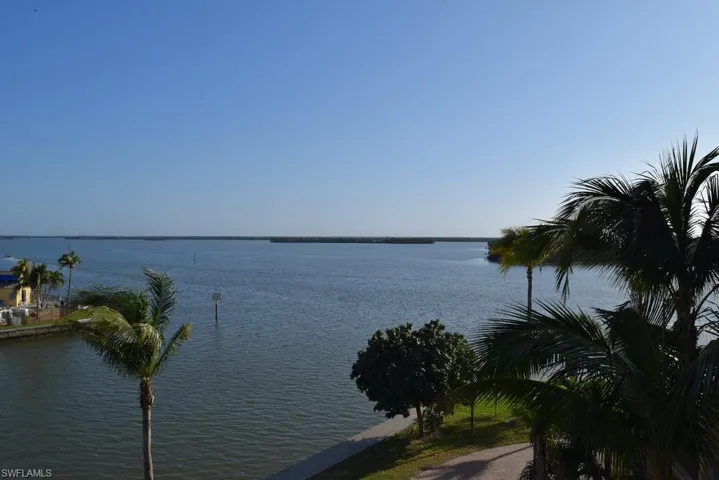 BEAUTIFUL ESTERO BAY VIEW