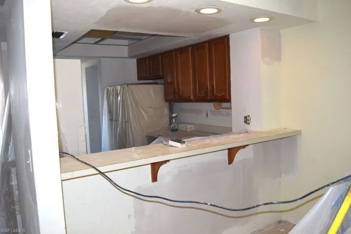 KITCHEN HAS CONVENIENT BREAKFAST BAR