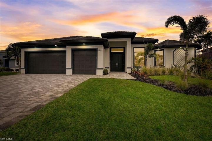 Large 4Bed + Den 3 Full Baths, 3 Car Garage