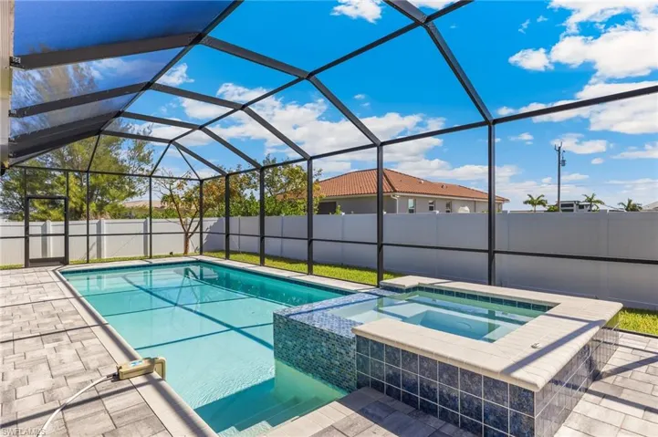 1319 Nw 40th Pl, Cape Coral Fl 33993