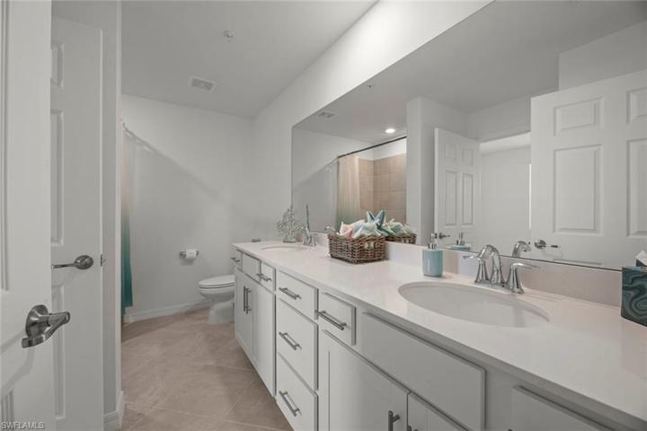 Guest bath with double sinks