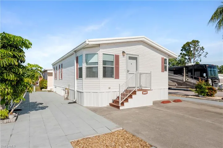 View of manufactured / mobile home