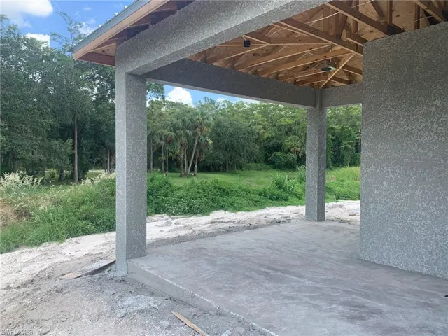 huge lanai