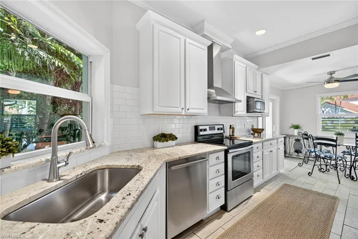 2193 Paget Cir, Naples, Florida 34112