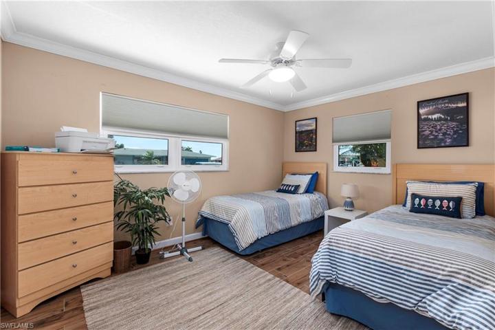 1305 SE 40th TER, CAPE CORAL FL 33904