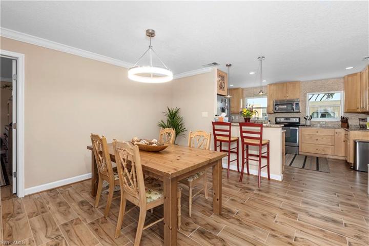 1305 SE 40th TER, CAPE CORAL FL 33904