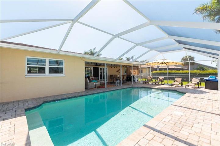 1305 SE 40th TER, CAPE CORAL FL 33904