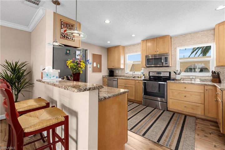 1305 SE 40th TER, CAPE CORAL FL 33904