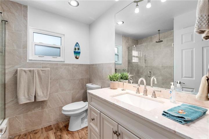 1305 SE 40th TER, CAPE CORAL FL 33904