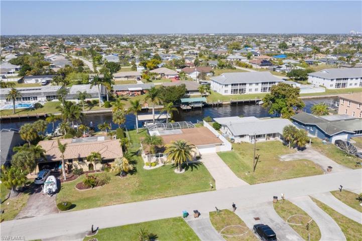 1305 SE 40th TER, CAPE CORAL FL 33904