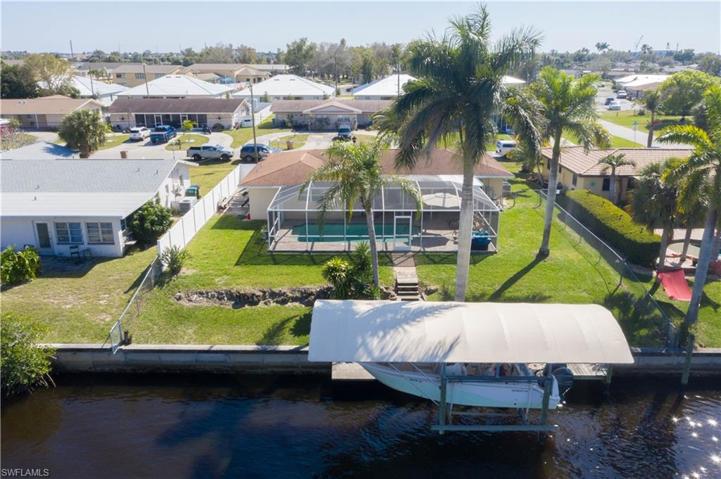 1305 SE 40th TER, CAPE CORAL FL 33904