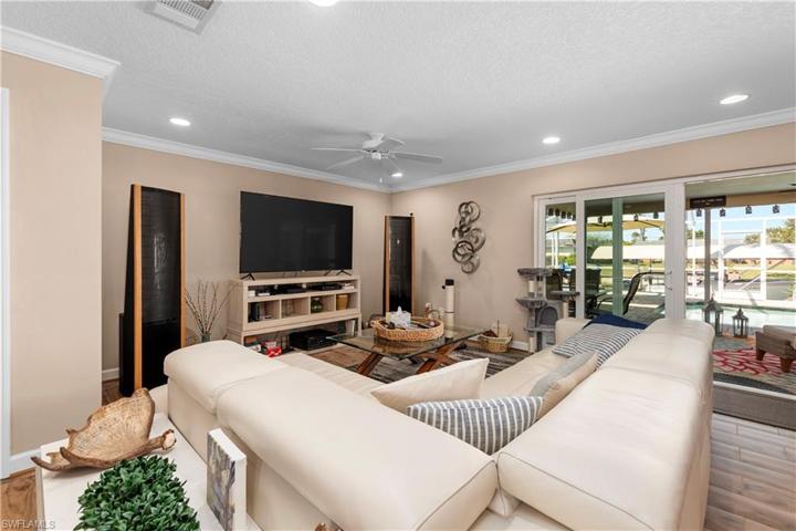 1305 SE 40th TER, CAPE CORAL FL 33904