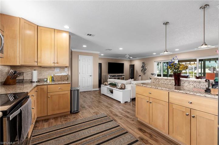 1305 SE 40th TER, CAPE CORAL FL 33904