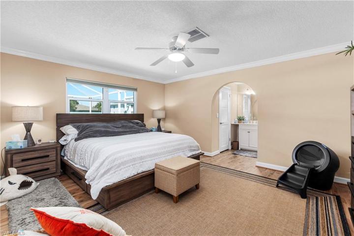 1305 SE 40th TER, CAPE CORAL FL 33904