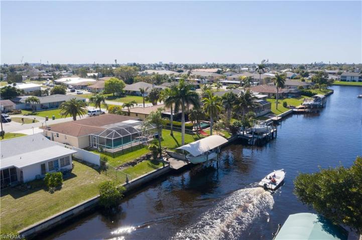 1305 SE 40th TER, CAPE CORAL FL 33904