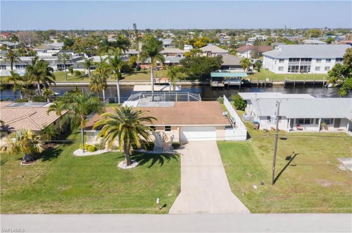1305 SE 40th TER, CAPE CORAL FL 33904