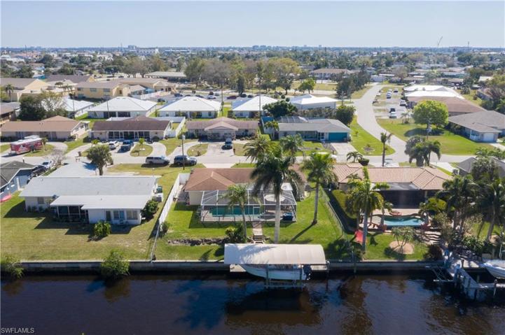 1305 SE 40th TER, CAPE CORAL FL 33904