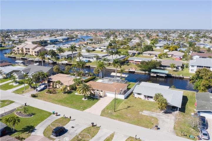 1305 SE 40th TER, CAPE CORAL FL 33904