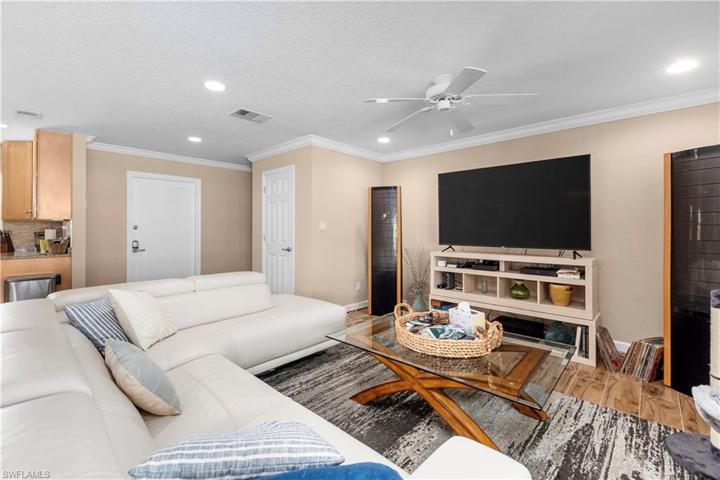 1305 SE 40th TER, CAPE CORAL FL 33904