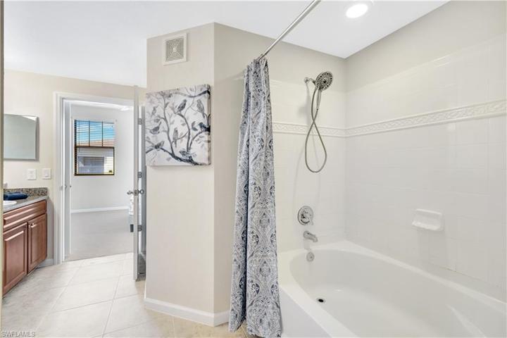 12936  Violino  LN, Naples, FL 34105