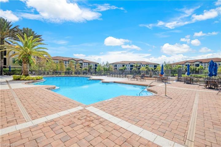 12936  Violino  LN, Naples, FL 34105