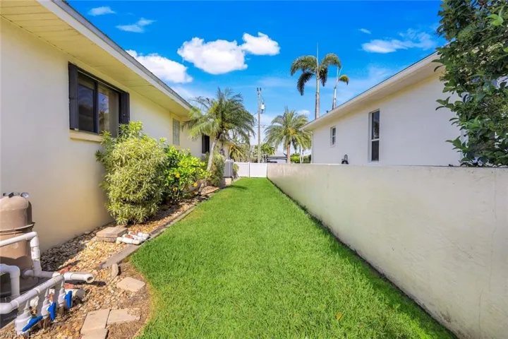 2556 Sw 28th Pl, Cape Coral, Florida 33914