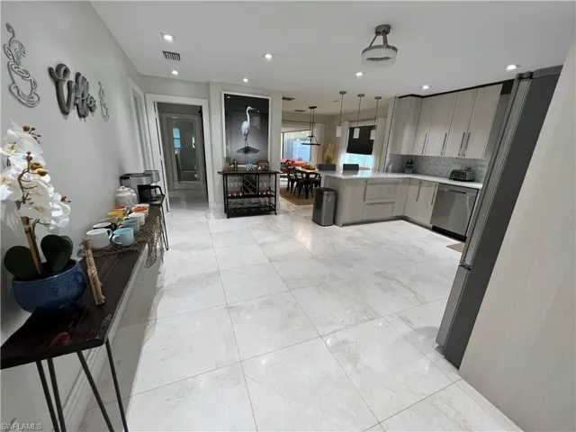 648  100th N AVE, Naples, FL 34108