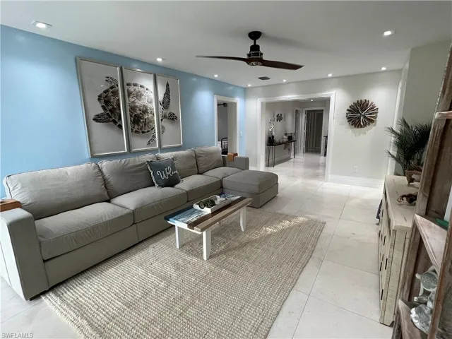 648  100th N AVE, Naples, FL 34108