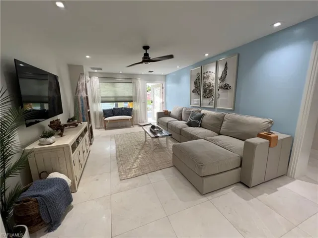 648  100th N AVE, Naples, FL 34108