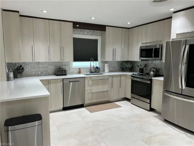 648  100th N AVE, Naples, FL 34108